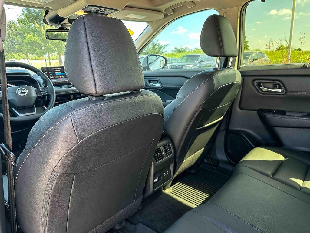Used 2025 Nissan Rogue SL w/ SL Premium Package AWD/4WD image 18