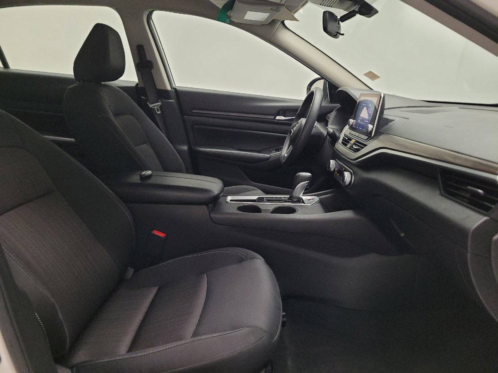 Used 2025 Nissan Altima 2.5 SV FWD image 21