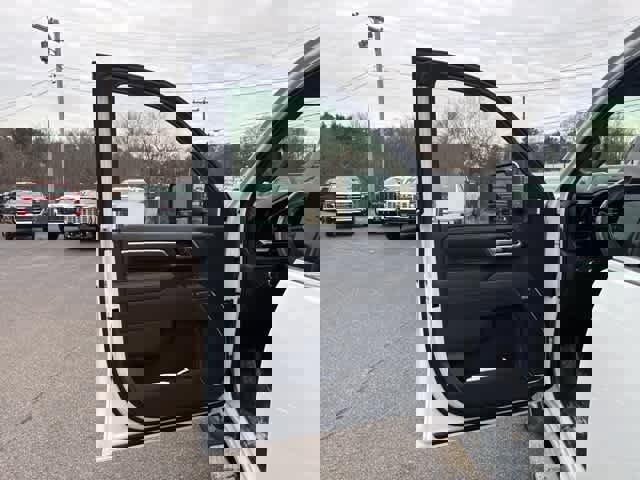 New 2026 GMC Sierra 2500 SLT w/ SLT Premium Package image 17