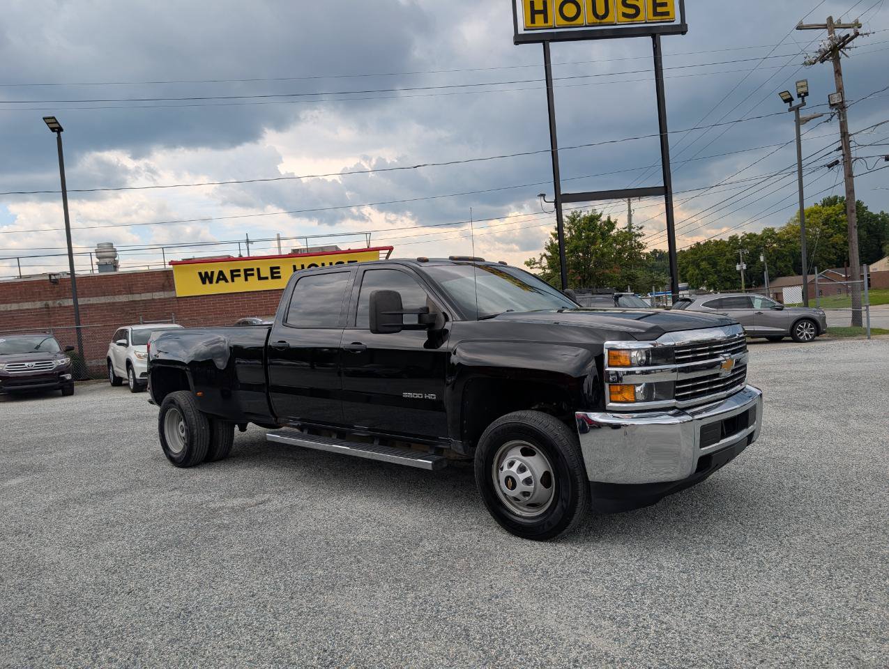 Used 2018 Chevrolet Silverado 3500 W/T RWD image 3