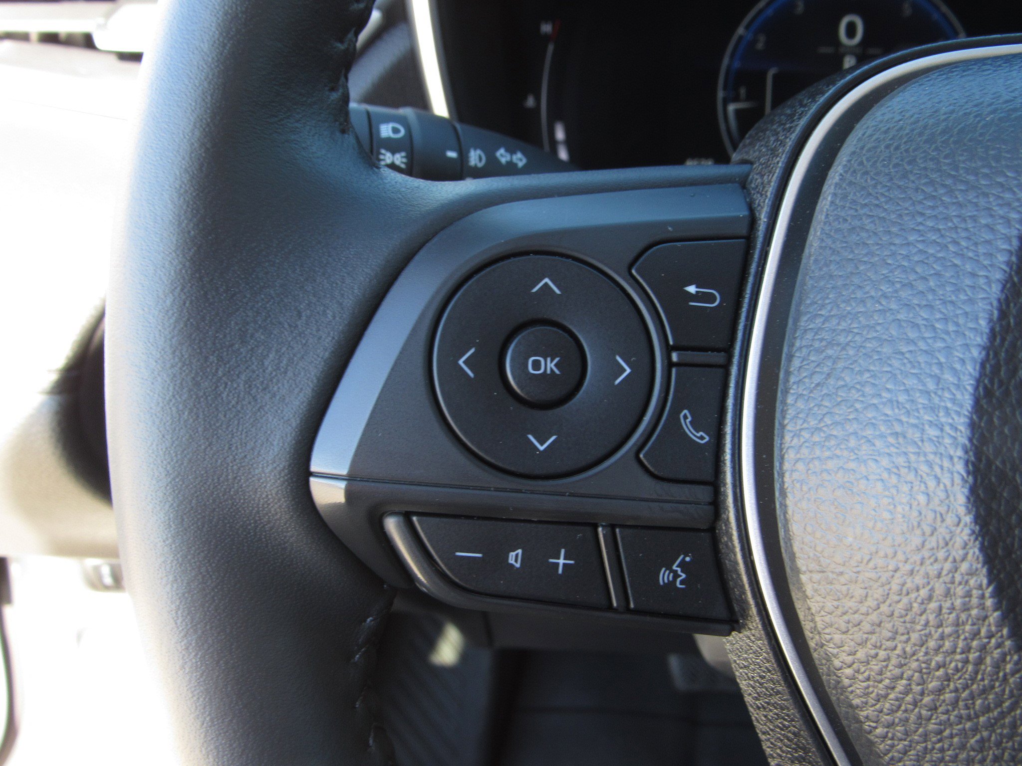 Used 2025 Toyota Corolla Cross XLE image 26