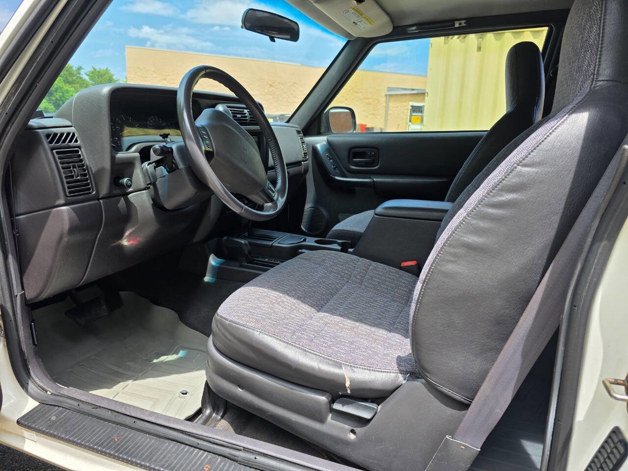 Used 2001 Jeep Cherokee Sport AWD/4WD image 11