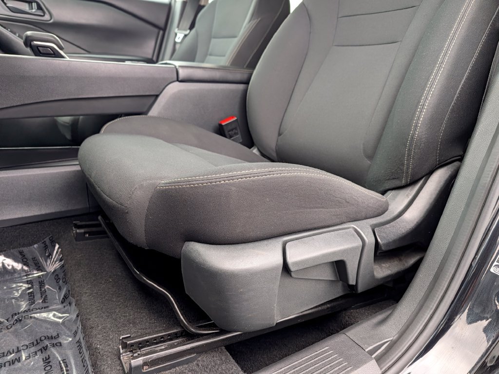 Used 2024 Nissan Rogue S AWD/4WD image 14