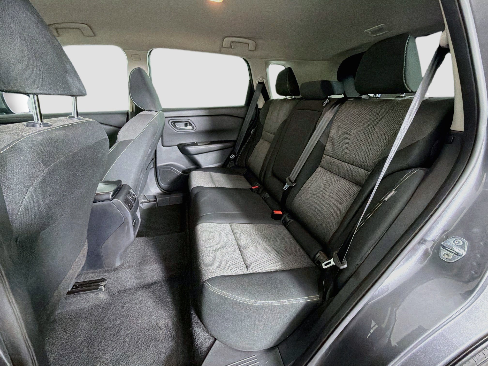 Used 2025 Nissan Rogue SV FWD image 27