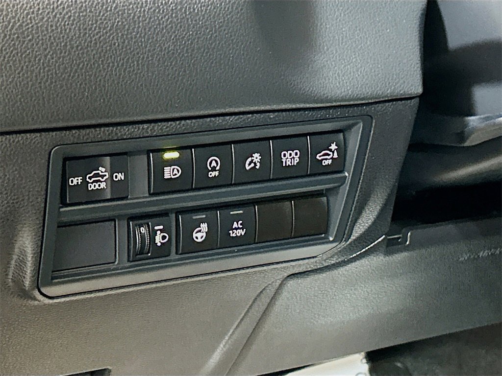 Used 2025 Toyota Tundra Limited image 8