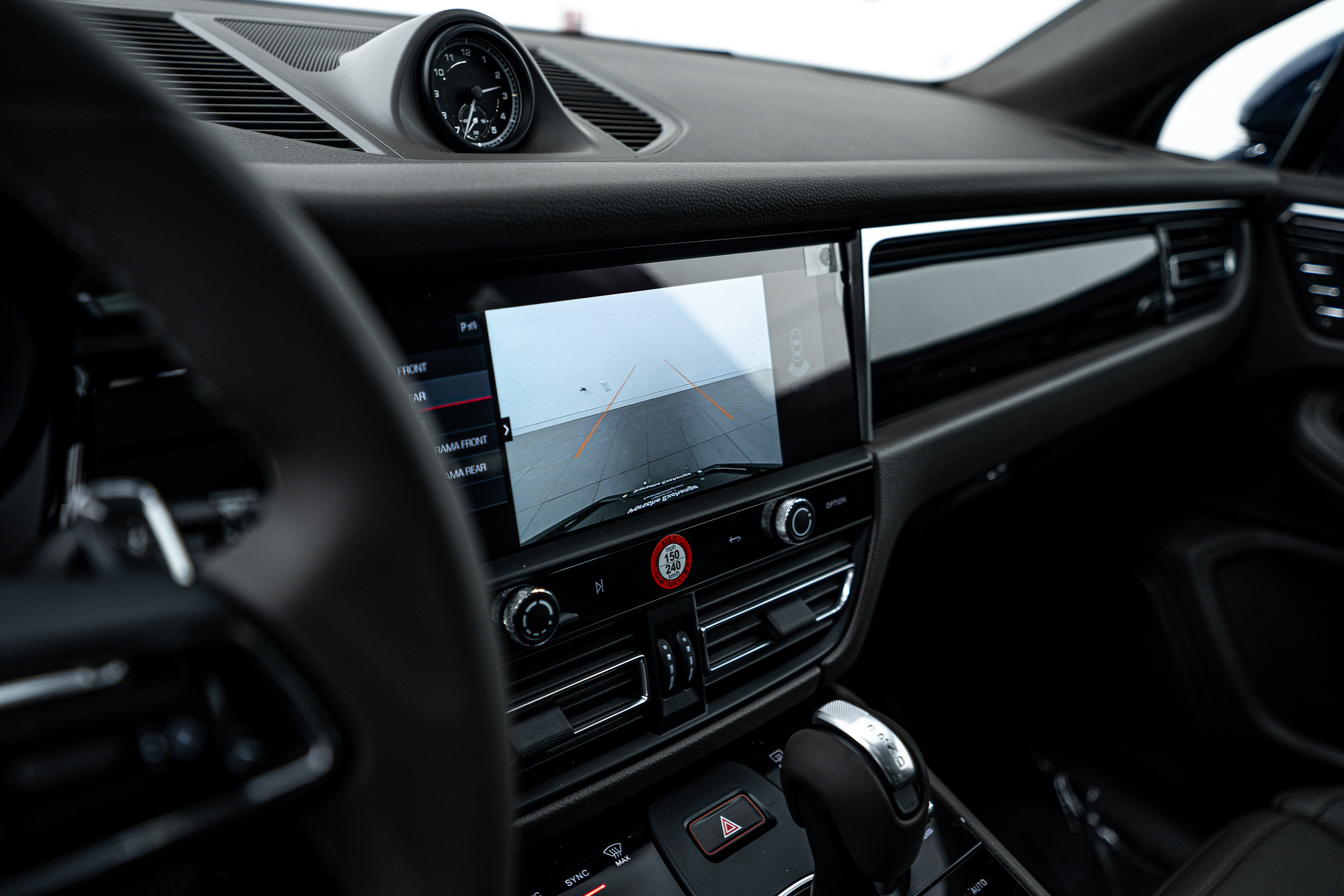 Certified 2025 Porsche Macan image 17