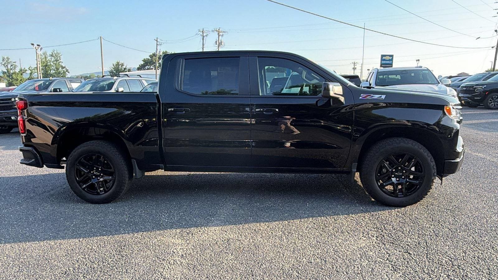 Used 2024 Chevrolet Silverado 1500 RST w/ Z71 Off-Road Package AWD/4WD image 4