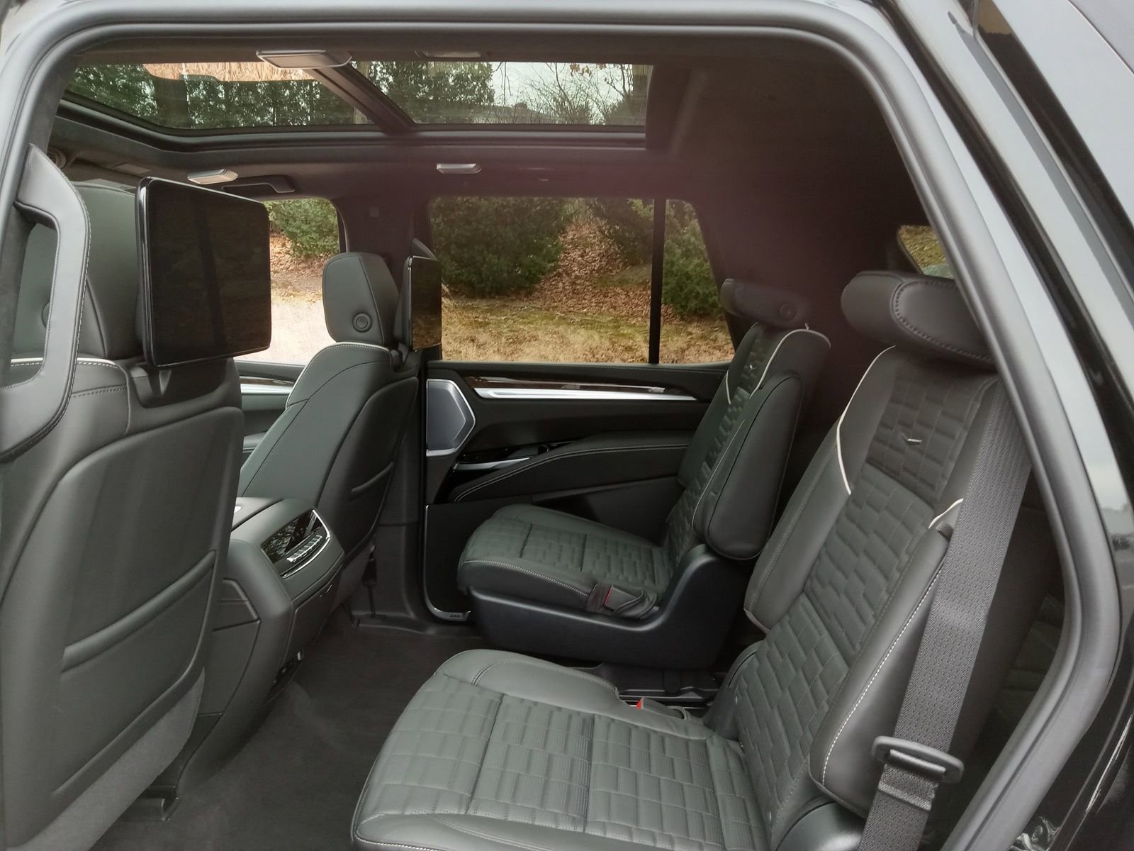 Used 2026 Cadillac Escalade Platinum Sport w/ LPO, ONYX Package image 25