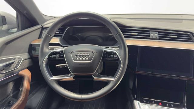Used 2019 Audi e-tron Prestige w/ Prestige Package AWD/4WD image 21