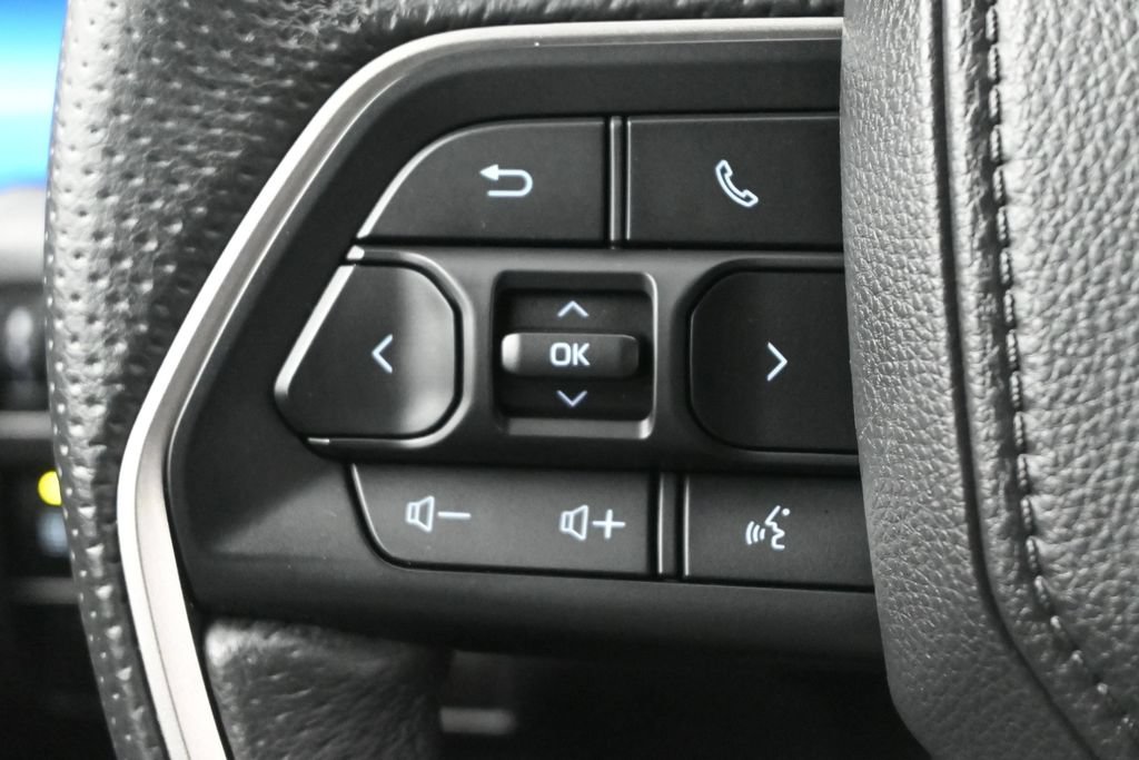Used 2025 Toyota Tacoma TRD Sport AWD/4WD image 6