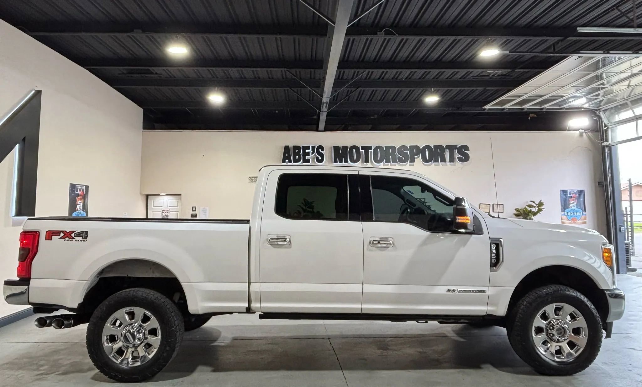 Used 2017 Ford F350 Lariat w/ Lariat Ultimate Package AWD/4WD image 8