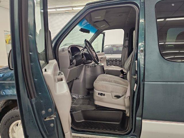 Used 2000 Ford E-150 and Econoline 150 Wagon image 21