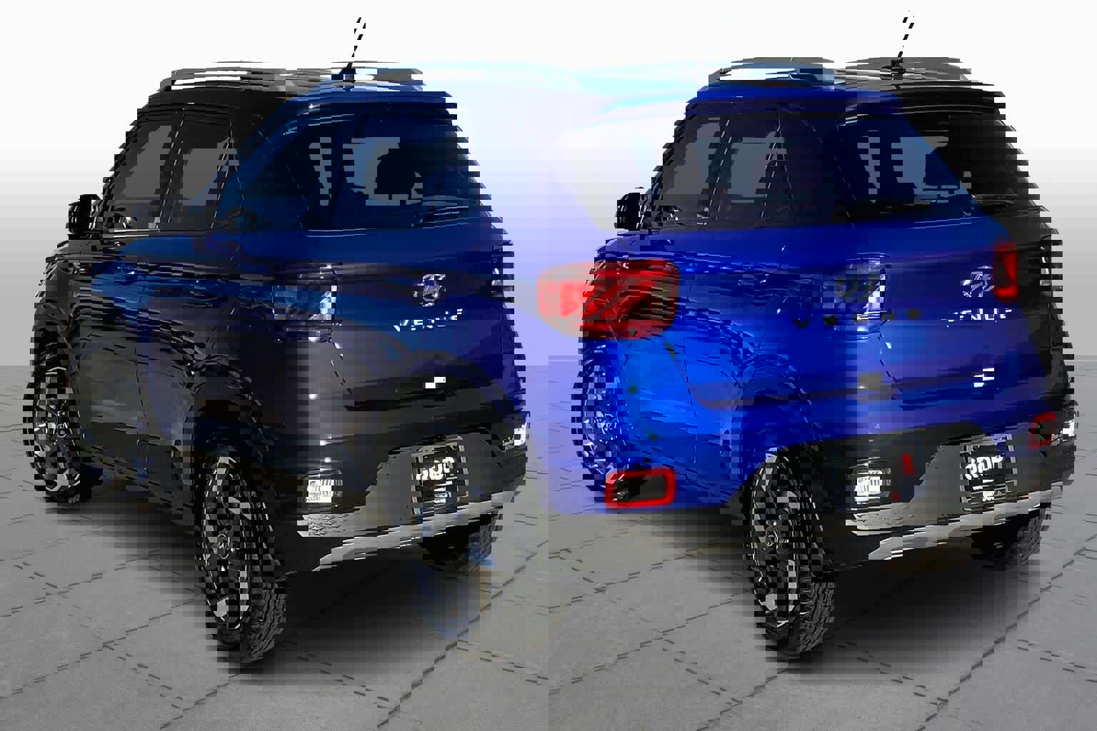 Certified 2025 Hyundai Venue SEL image 11