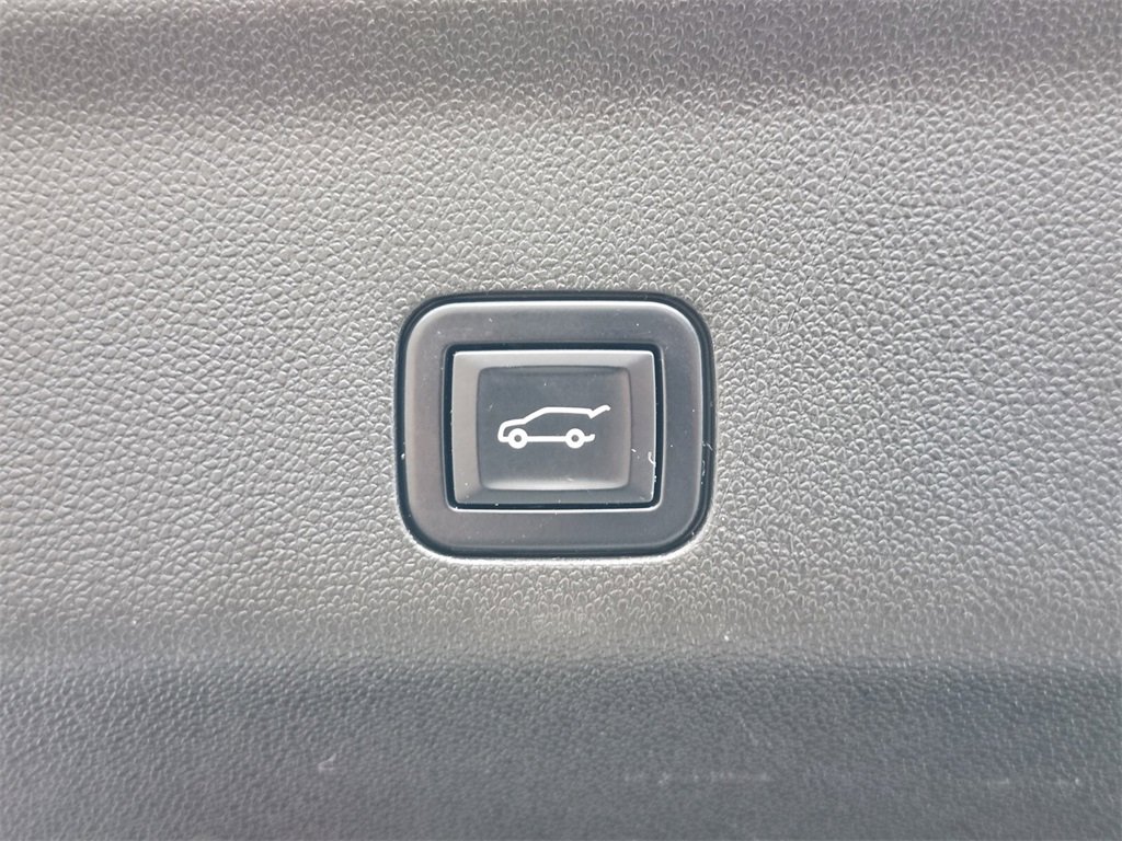 Used 2023 GMC Yukon SLT image 33