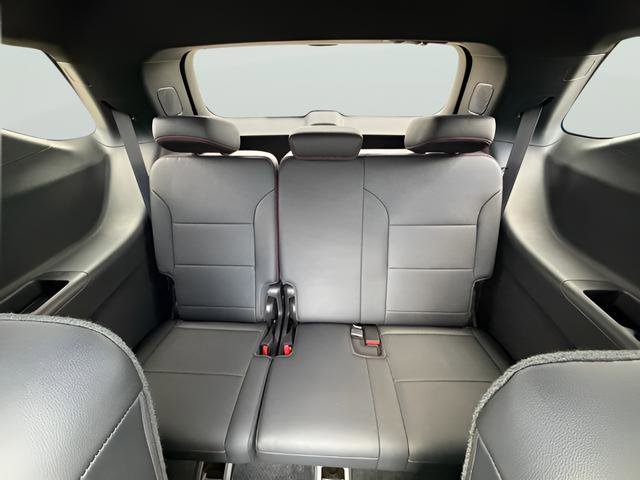 Used 2025 Chevrolet Traverse RS FWD image 30