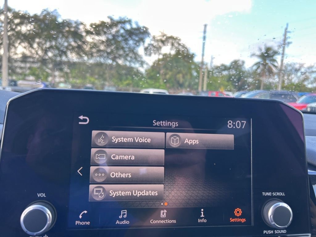 Used 2025 Nissan Pathfinder SV image 39