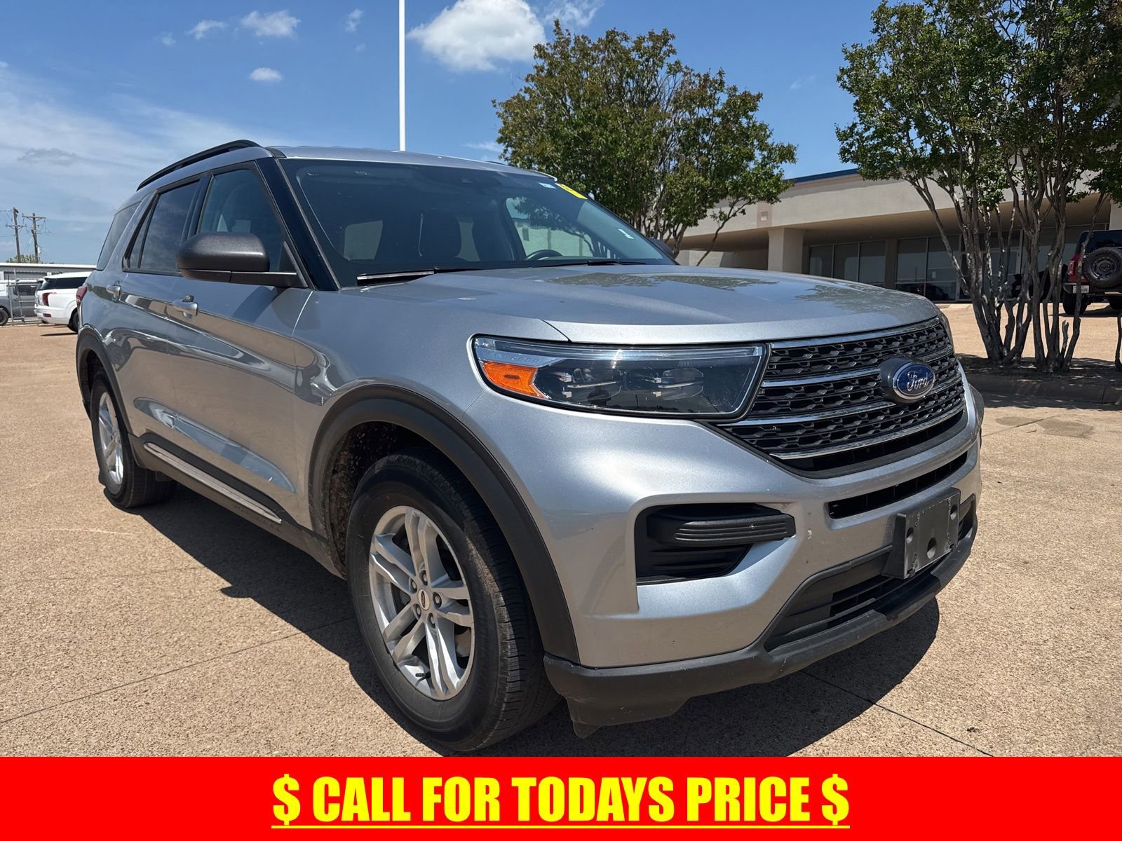 Used 2023 Ford Explorer XLT RWD image 1
