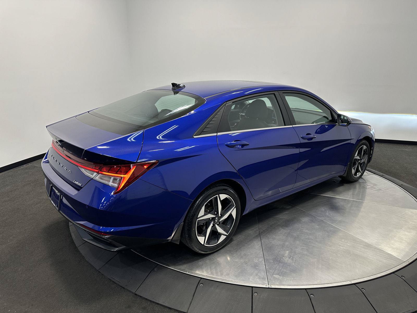 Certified 2023 Hyundai Elantra Limited FWD image 7