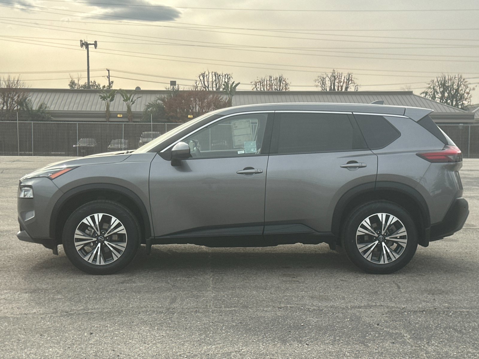 Used 2023 Nissan Rogue SV image 7