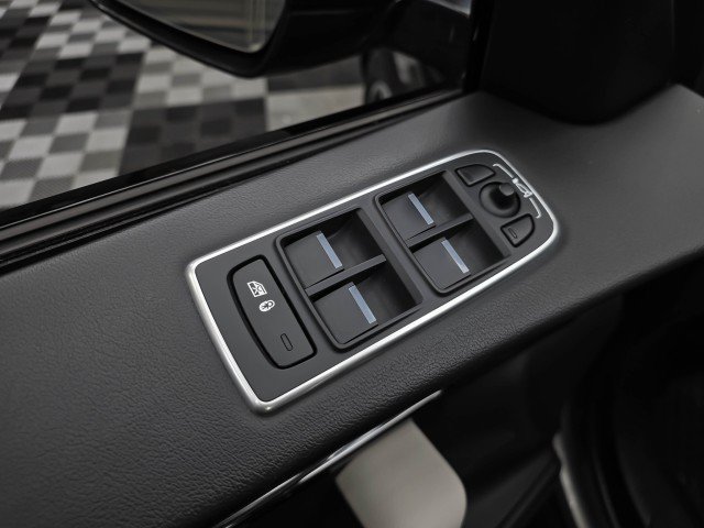 Used 2019 Jaguar F-PACE S AWD/4WD image 31
