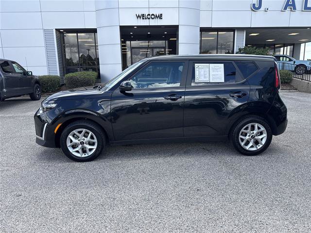 Used 2024 Kia Soul LX w/ LX Technology Package FWD image 2