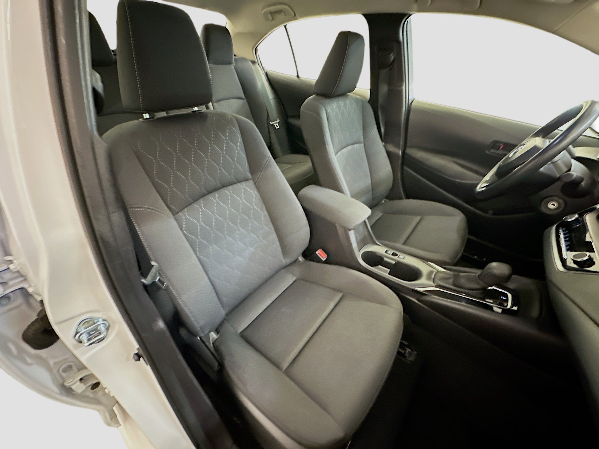 Used 2025 Toyota Corolla LE image 32