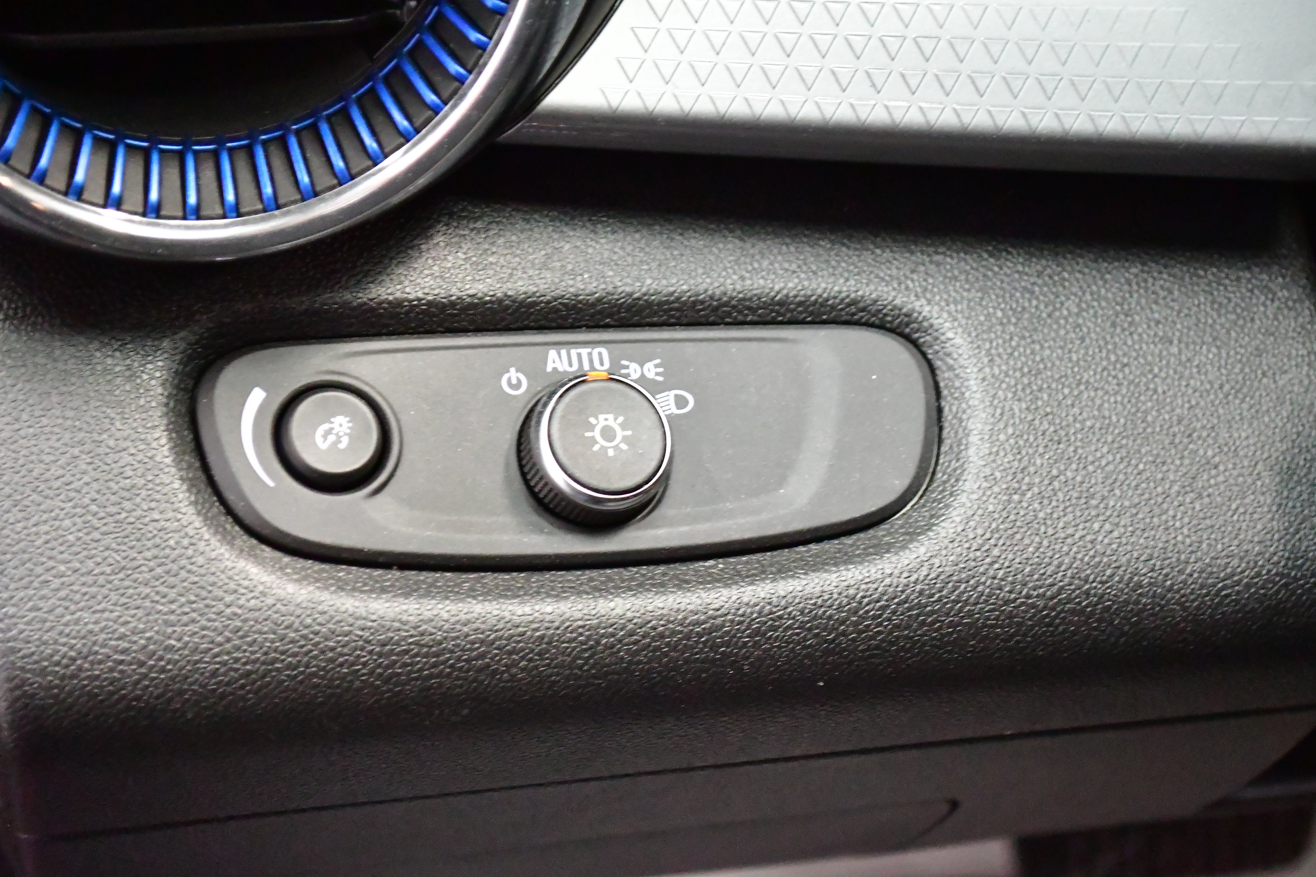 Used 2025 Chevrolet Trax LT image 13