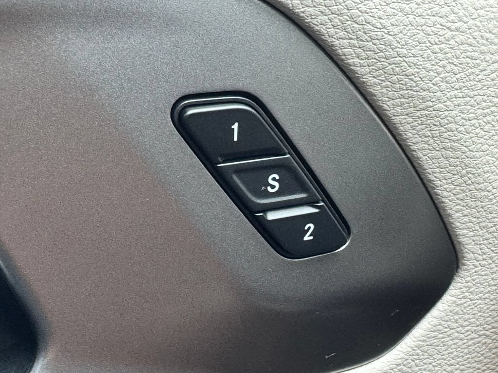 Used 2023 Chrysler Pacifica Touring-L AWD/4WD image 29