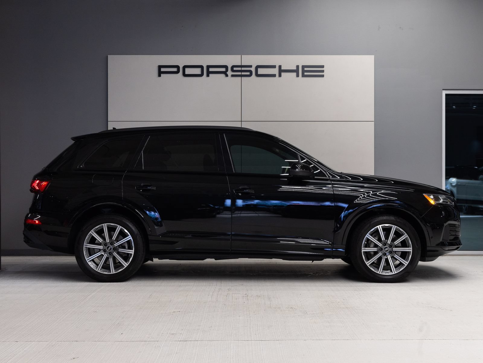 Used 2022 Audi Q7 2.0T Premium Plus w/ Premium Plus Package AWD/4WD image 8