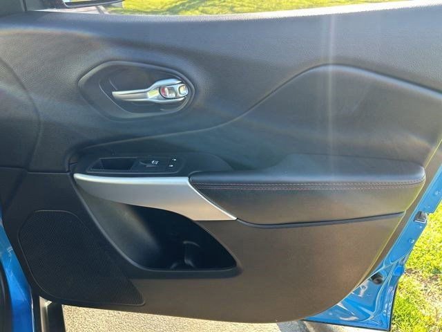 Used 2018 Jeep Cherokee Trailhawk w/ Quick Order Package 27L image 40