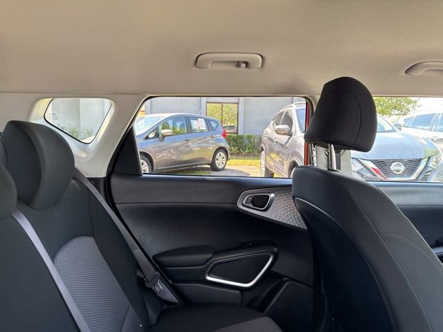 Used 2025 Kia Soul LX w/ LX Technology Package FWD image 14