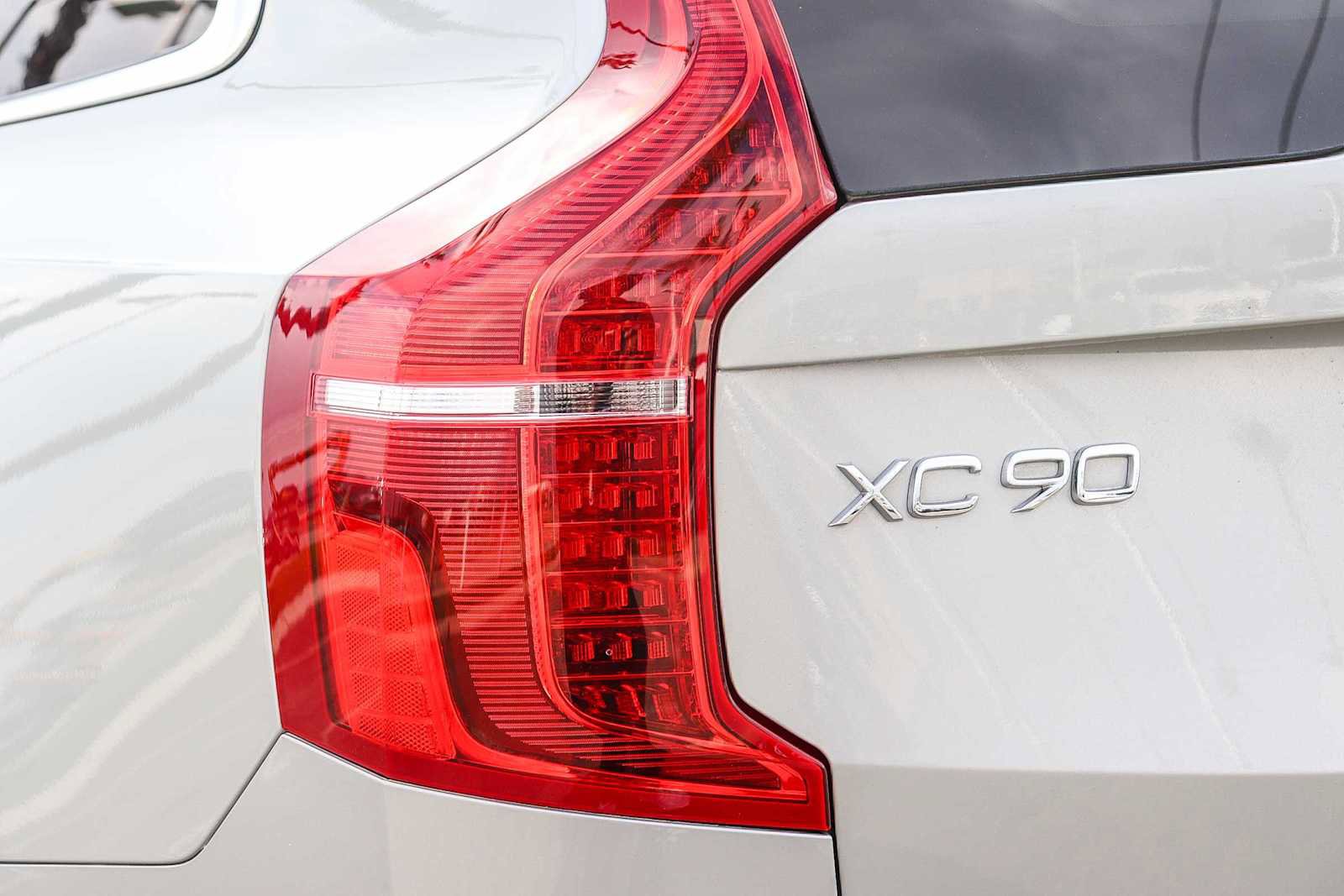 Used 2020 Volvo XC90 T8 Inscription w/ Protection Package Premier image 9