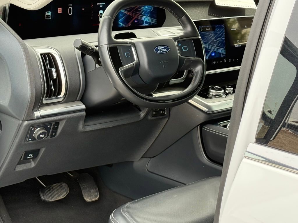 Certified 2025 Ford Expedition Active image 7