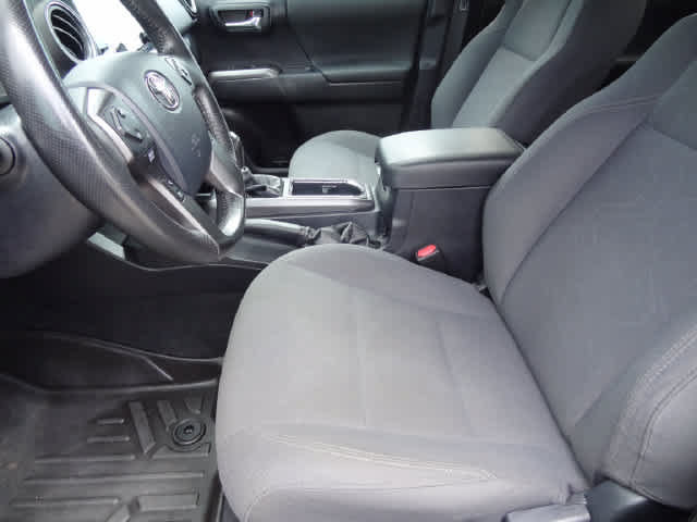 Used 2019 Toyota Tacoma TRD Off-Road w/ Technology Package AWD/4WD image 3