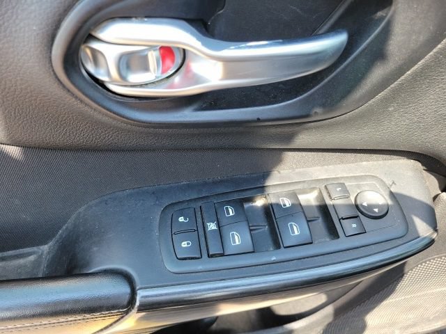 Used 2014 Jeep Cherokee Sport w/ Cold Weather Group AWD/4WD image 11