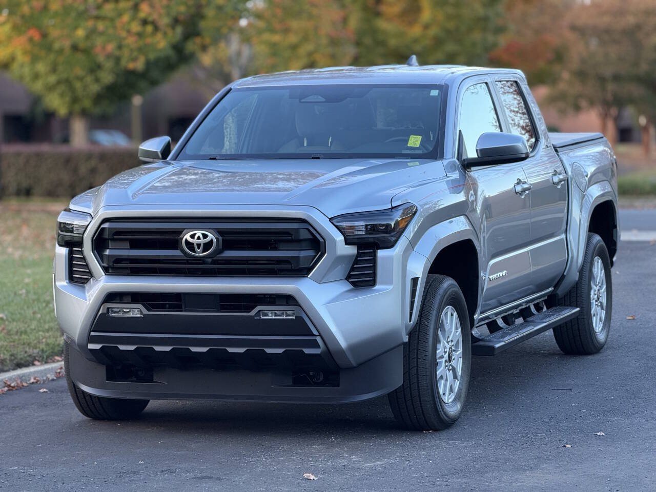 Used 2025 Toyota Tacoma SR5 AWD/4WD image 2