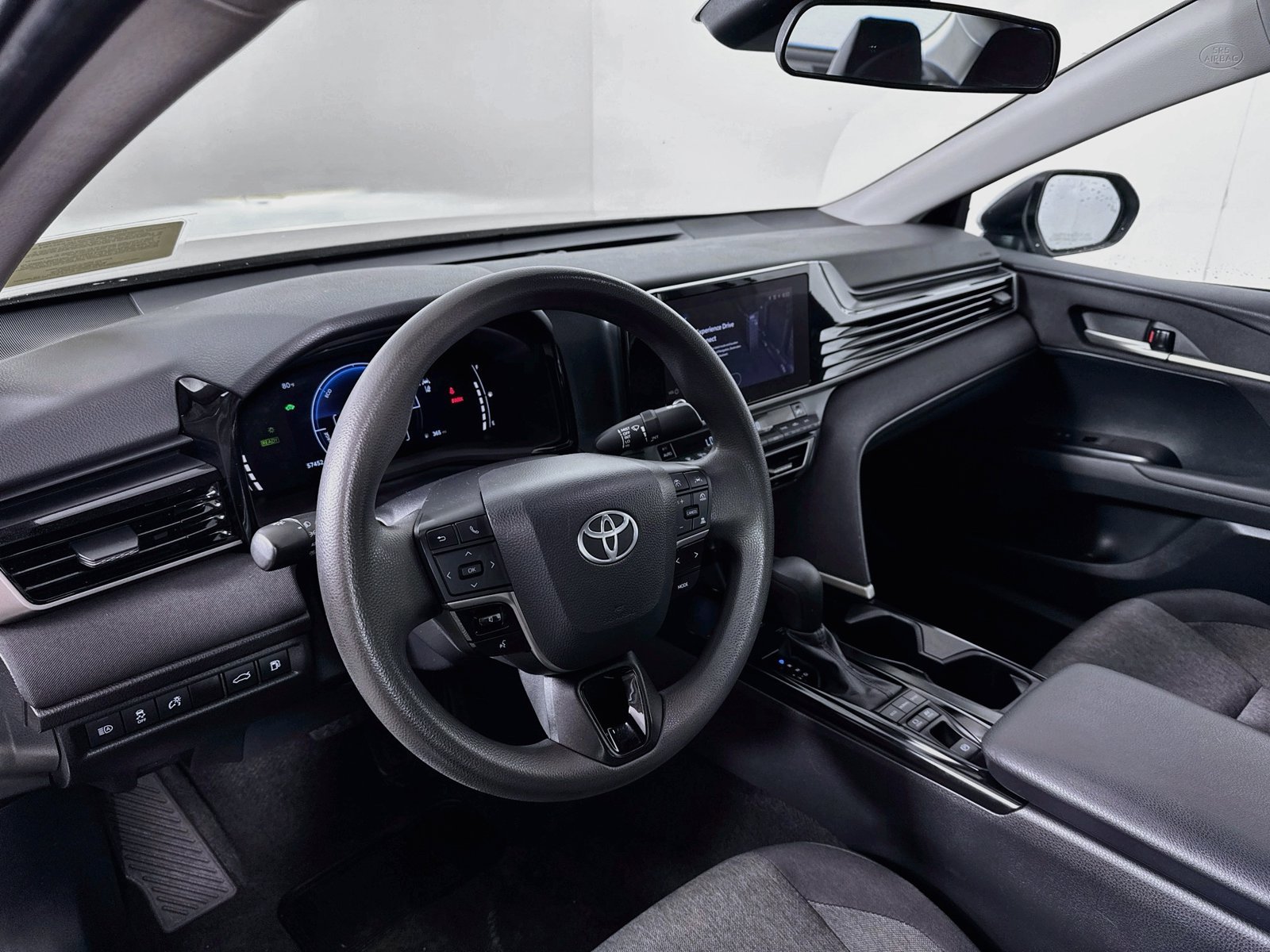 Used 2025 Toyota Camry LE FWD image 9