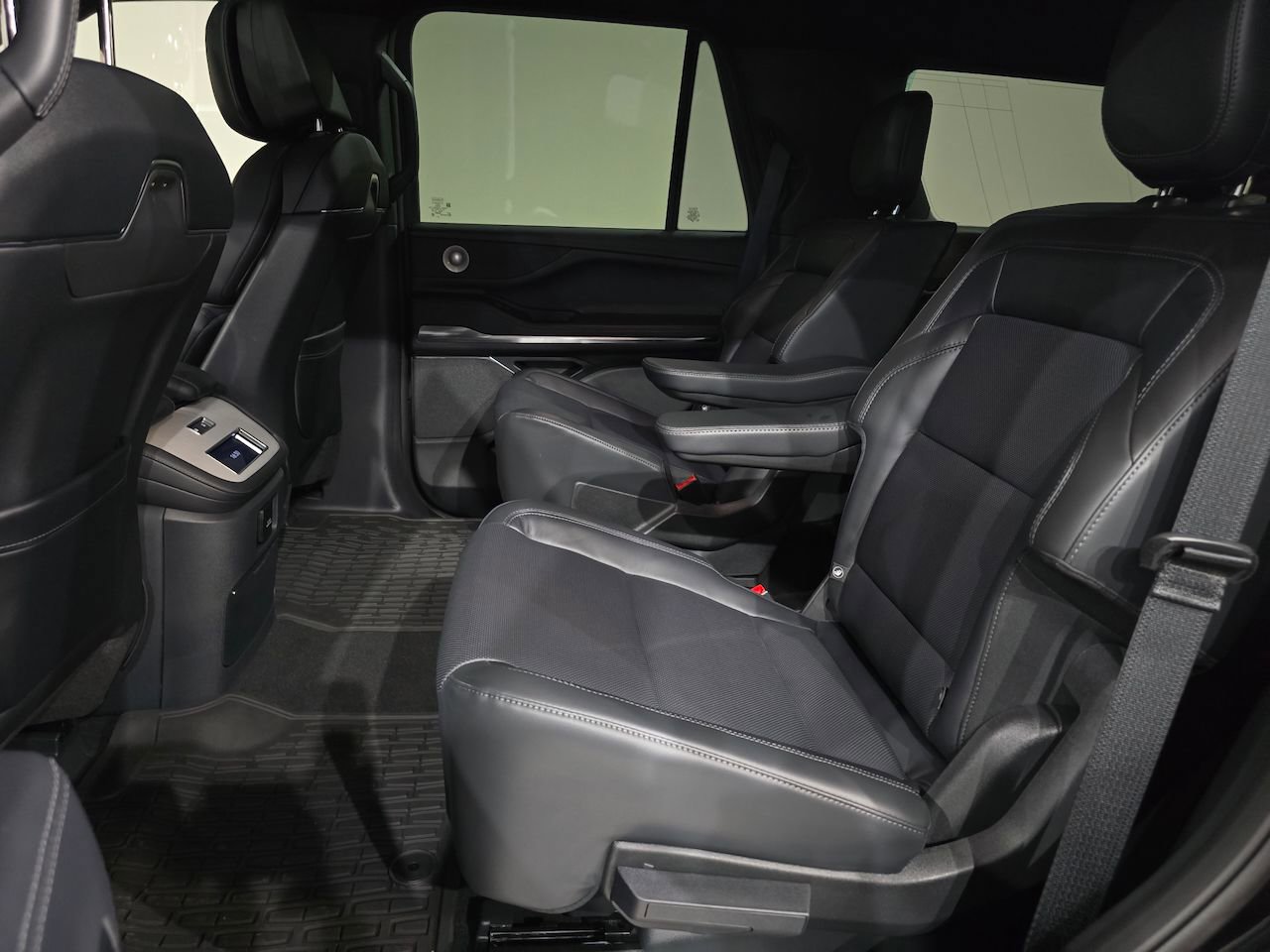 New 2025 Lincoln Navigator Reserve w/ Jet Appearance Package image 38