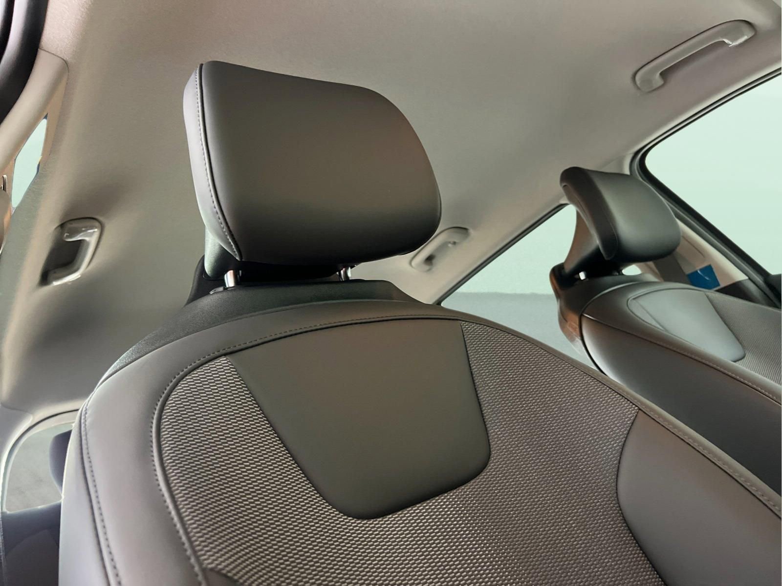 New 2026 Kia Niro EX FWD image 17