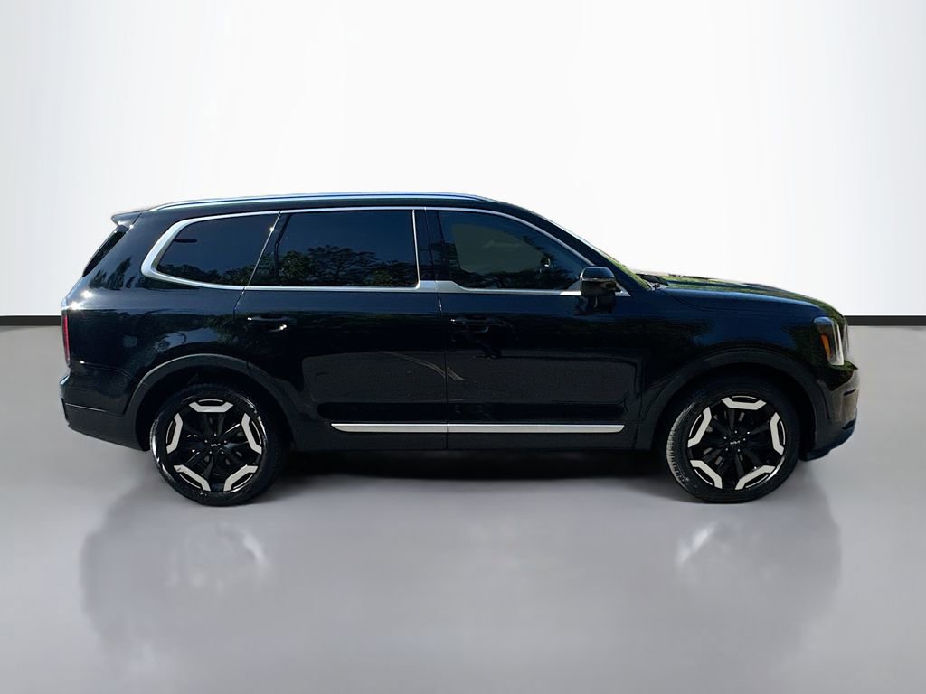 Used 2024 Kia Telluride EX w/ EX Captain's Chair Package FWD image 10