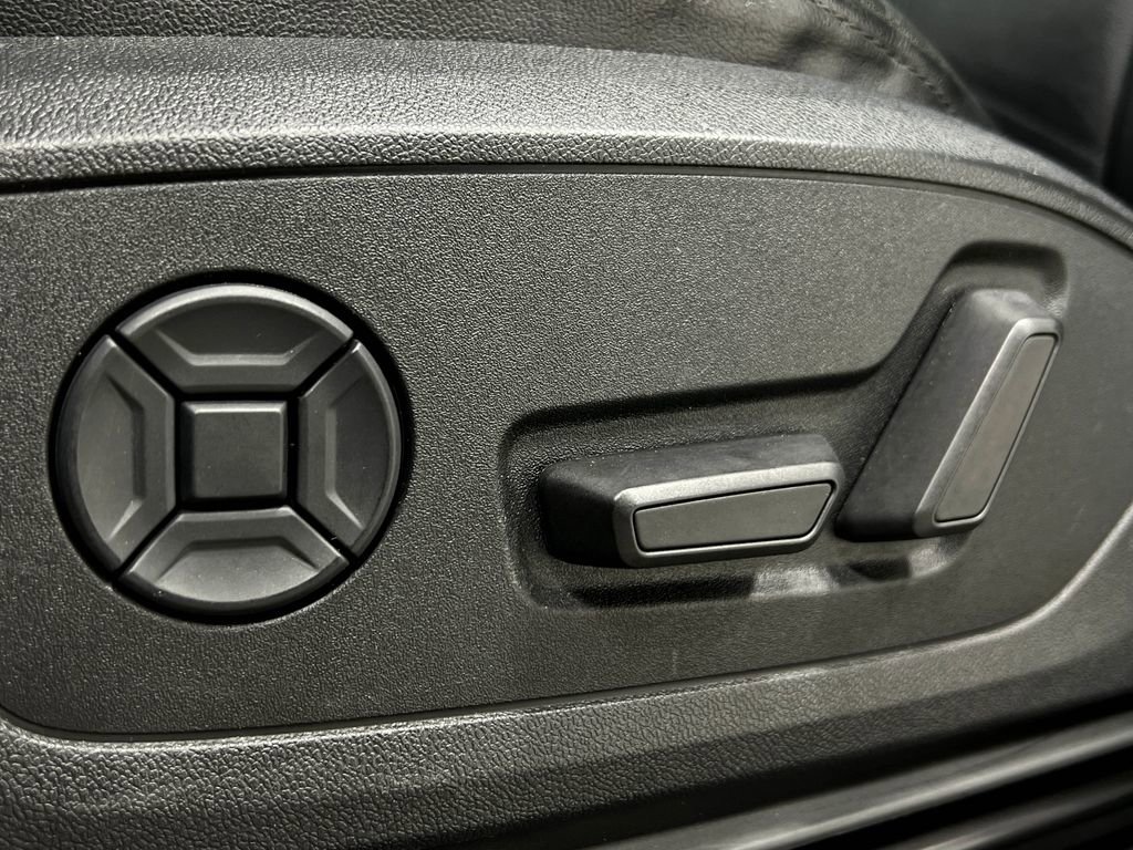 Used 2020 Audi Q3 2.0T Premium image 16