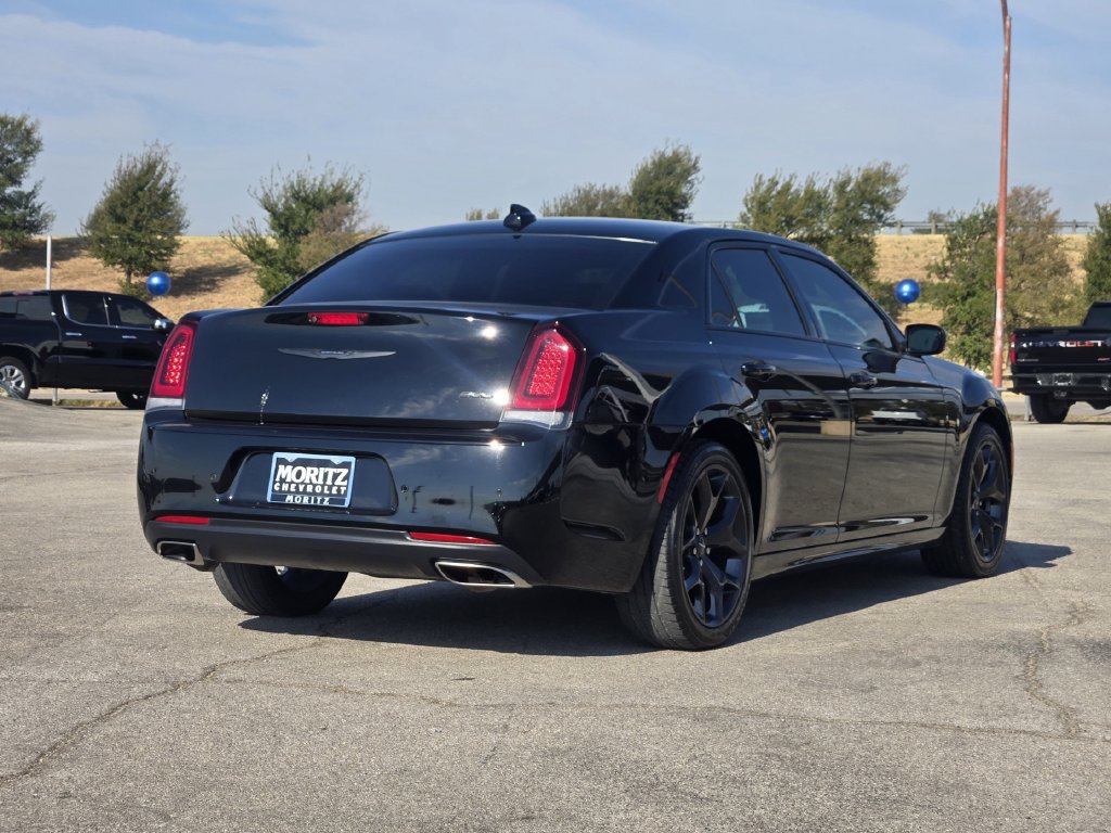 Used 2023 Chrysler 300 Touring L RWD image 10