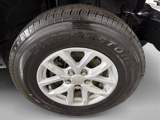 Used 2023 Jeep Gladiator Sport AWD/4WD image 12