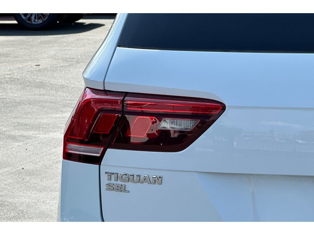 Used 2018 Volkswagen Tiguan SEL AWD/4WD image 13