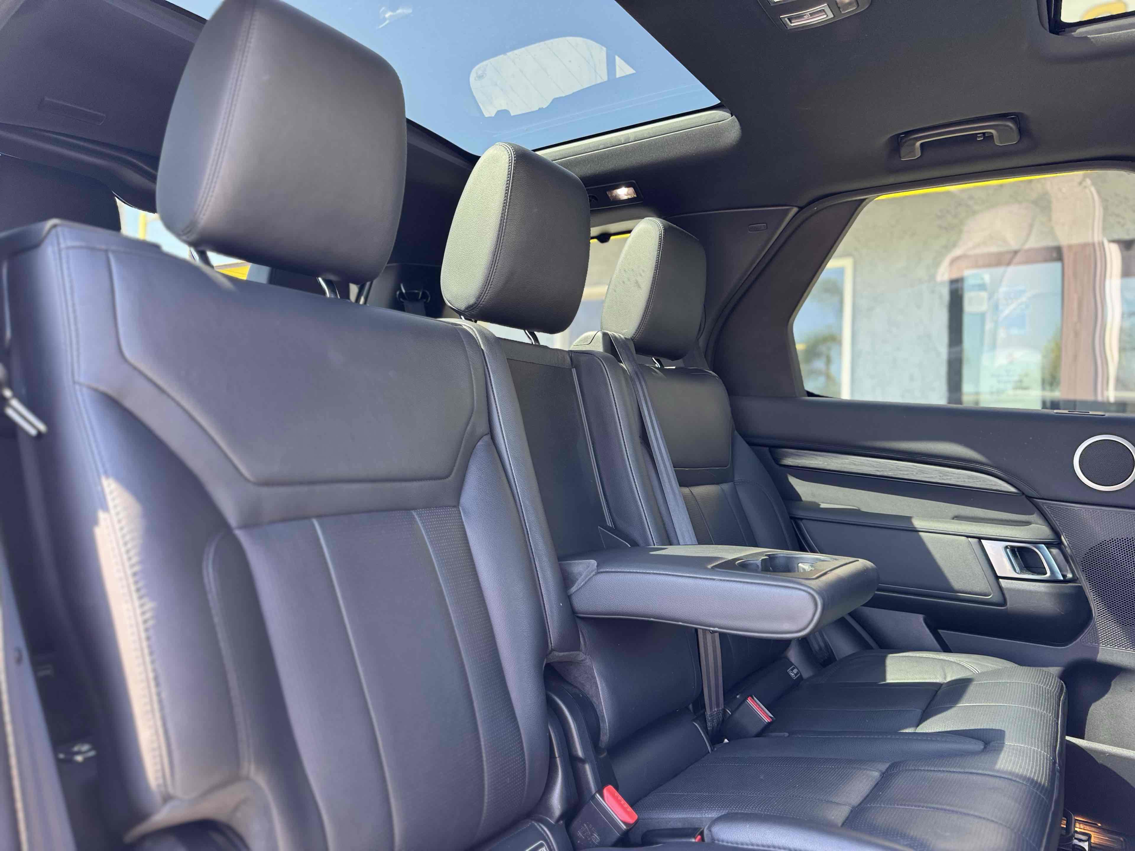 Used 2018 Land Rover Discovery HSE AWD/4WD image 18