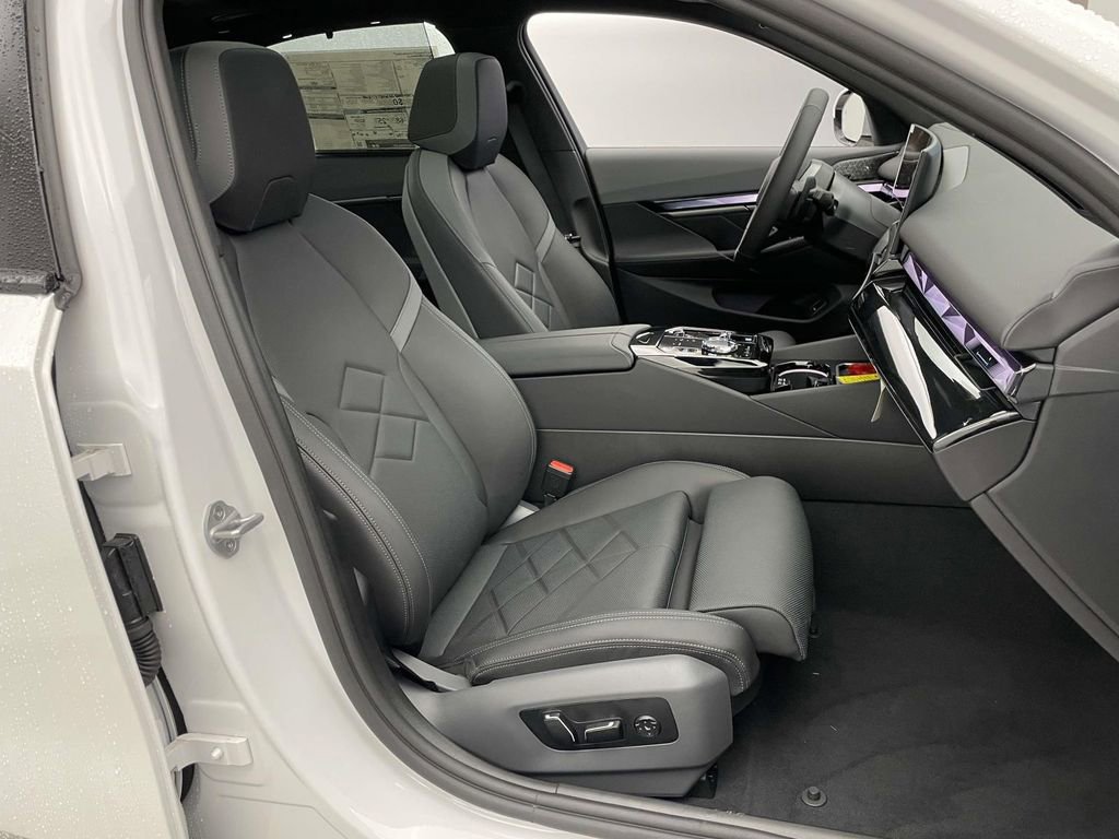 New 2026 BMW 550e xDrive w/ Executive Package AWD/4WD image 19