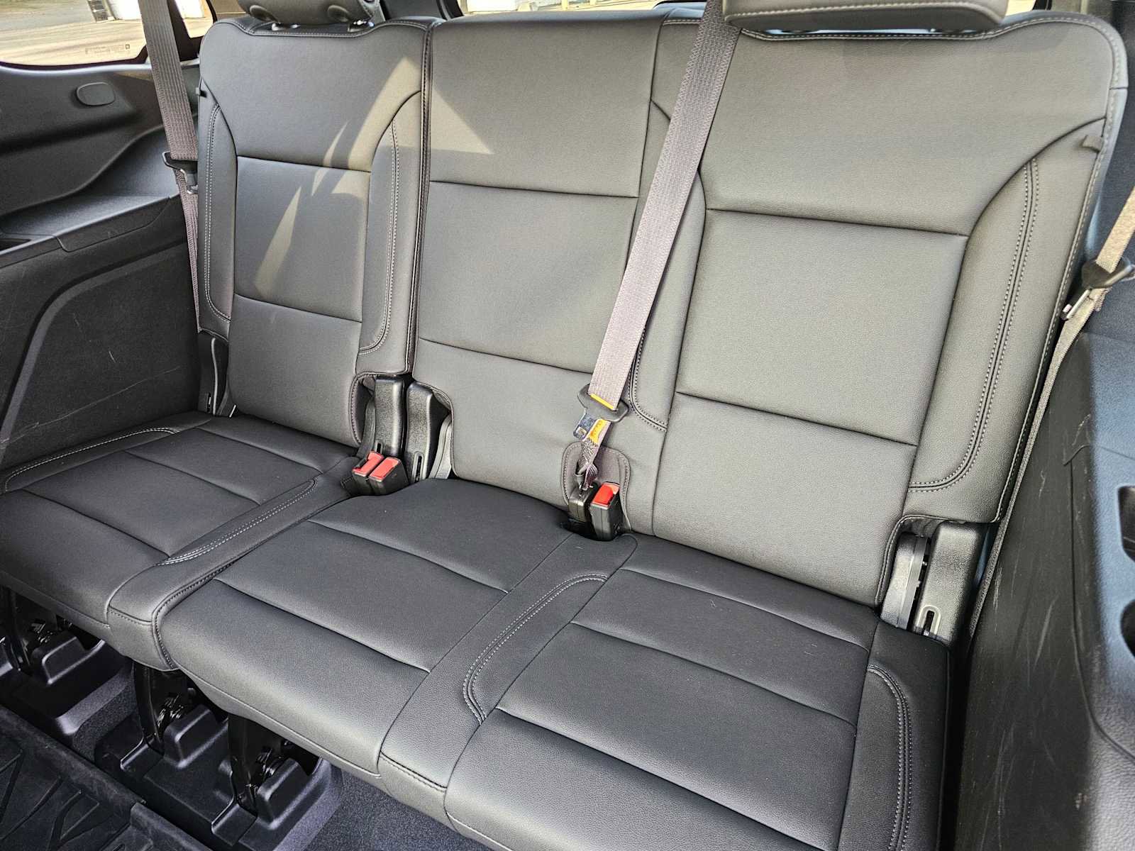 Used 2024 Chevrolet Tahoe Z71 w/ Luxury Package image 19