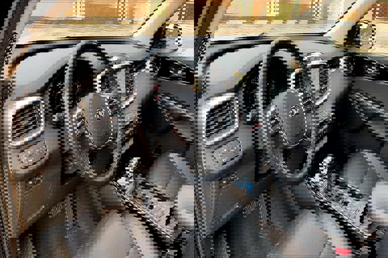 Used 2019 Kia Sorento SX image 17