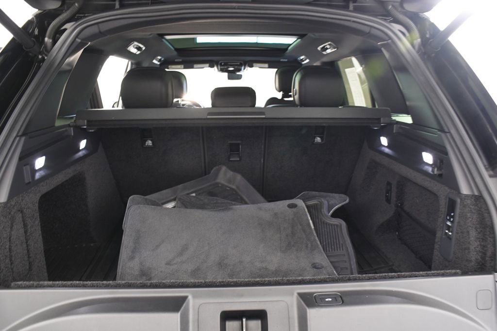 Certified 2025 Land Rover Range Rover SE image 23