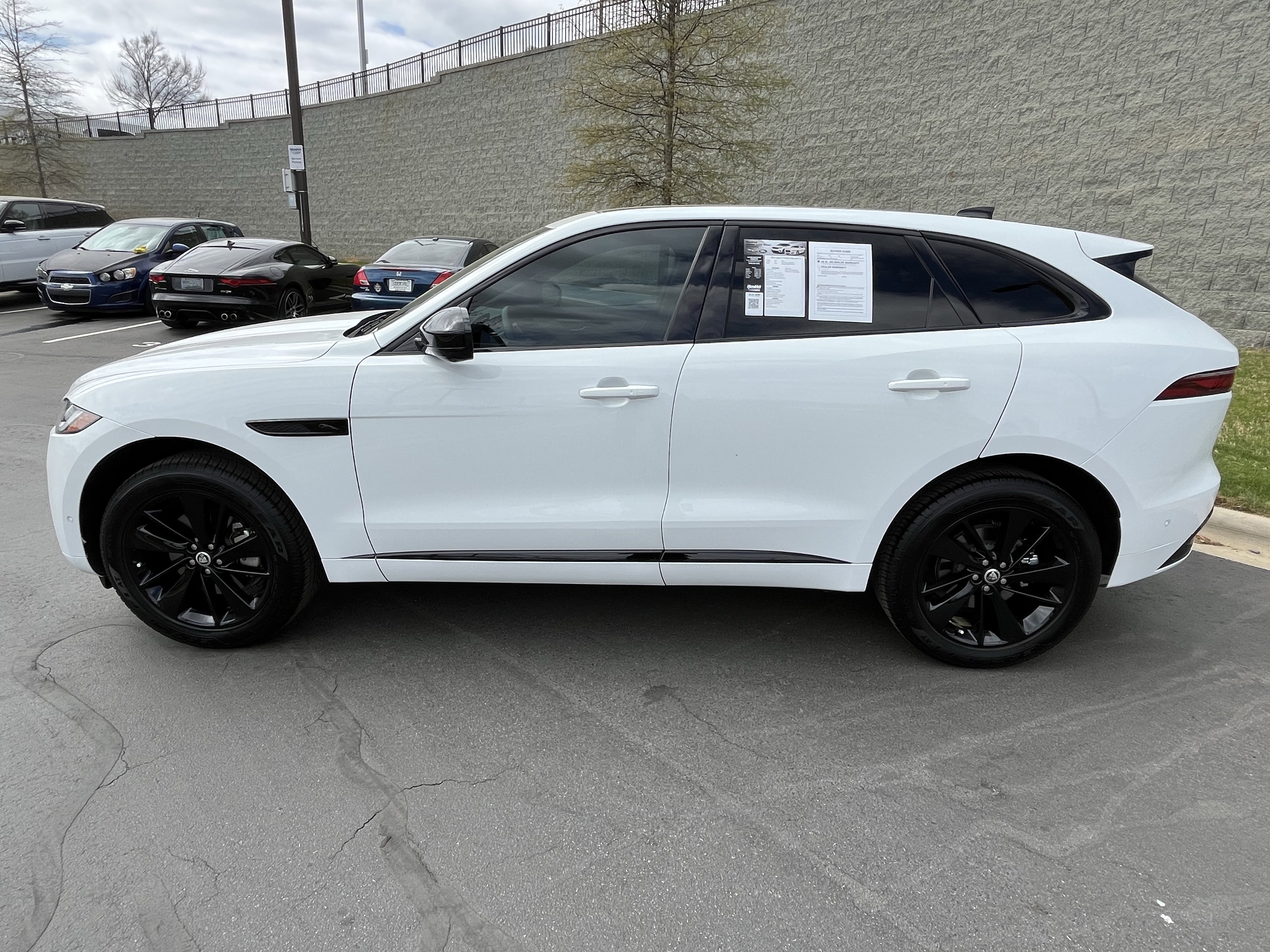 Certified 2025 Jaguar F-PACE R-Dynamic S AWD/4WD image 4